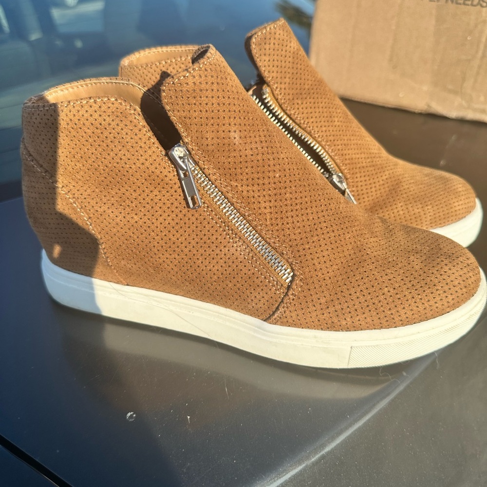 Women's Tan Ankle Booties with Zipper